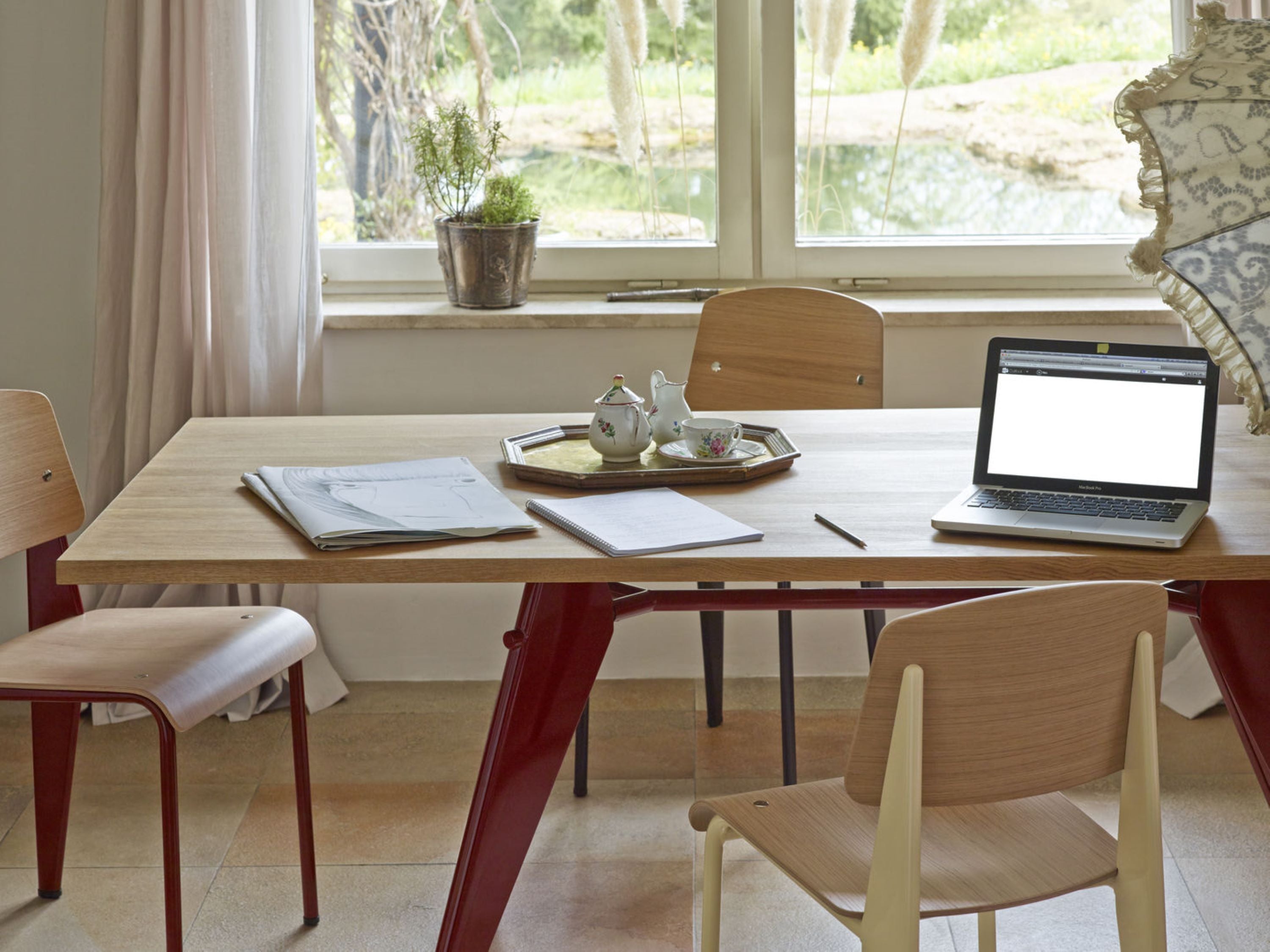 EM_Table Japanese Red