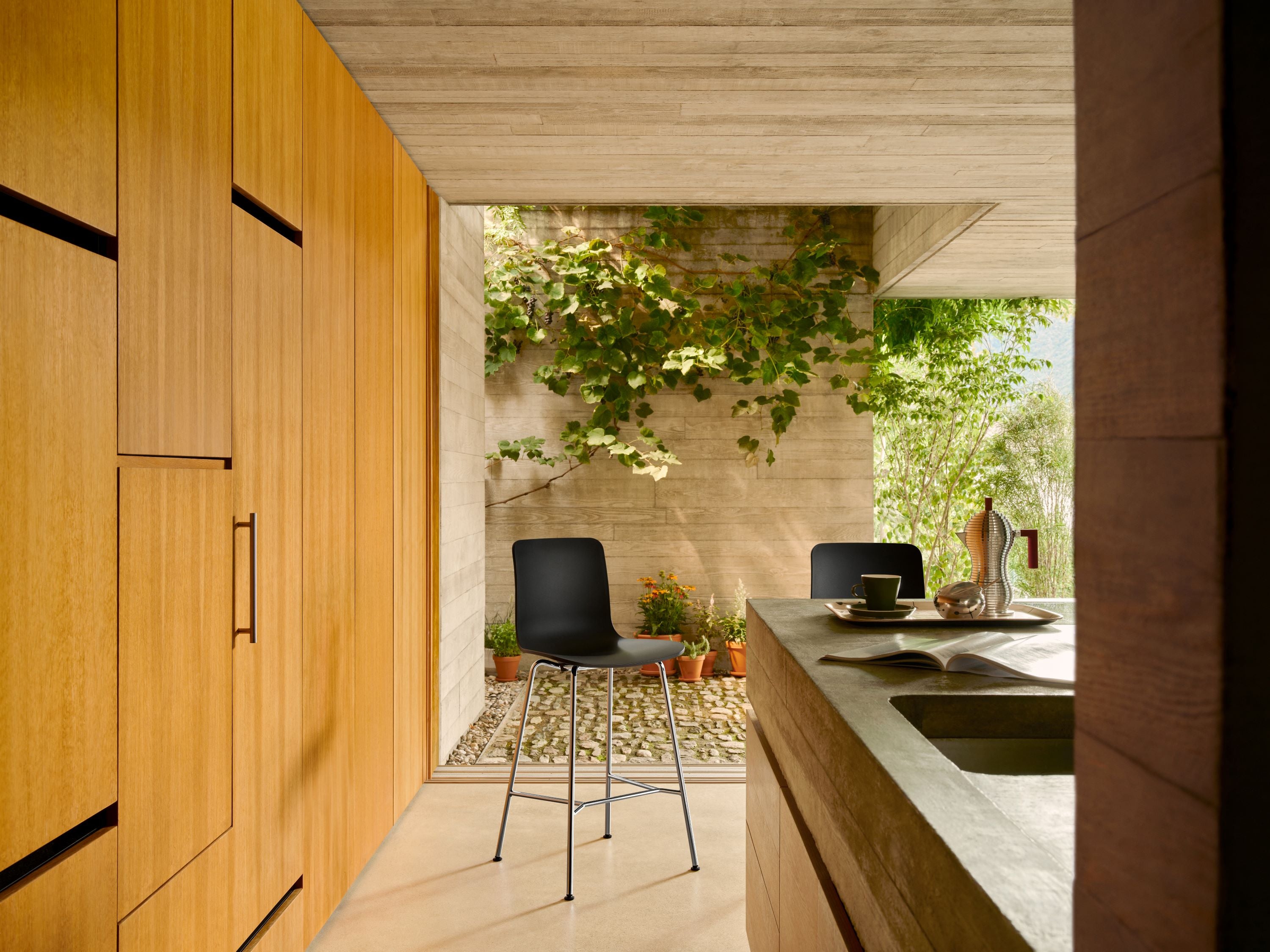 HAL_RE_Stool_Medium_Kitchen