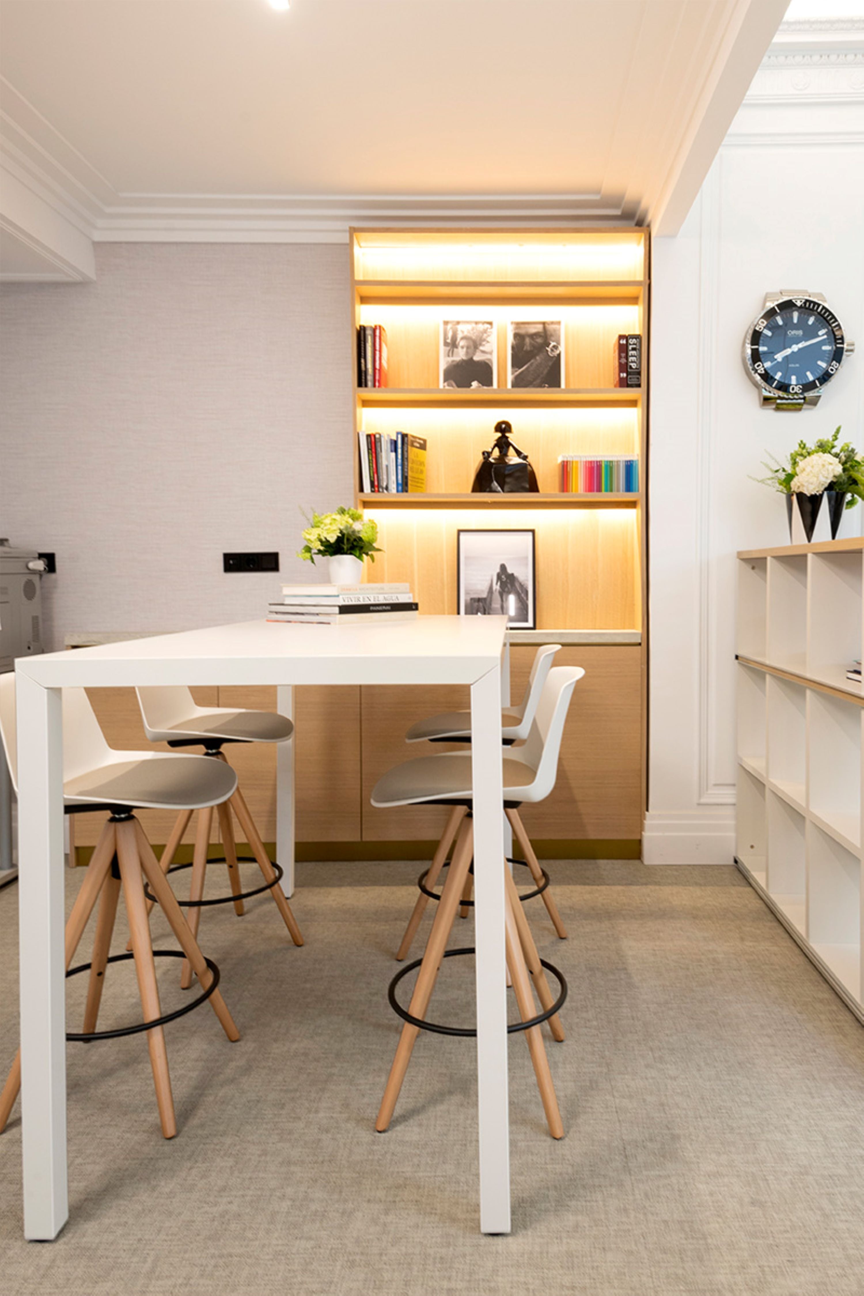 Noom_40_White_and_Beech_2